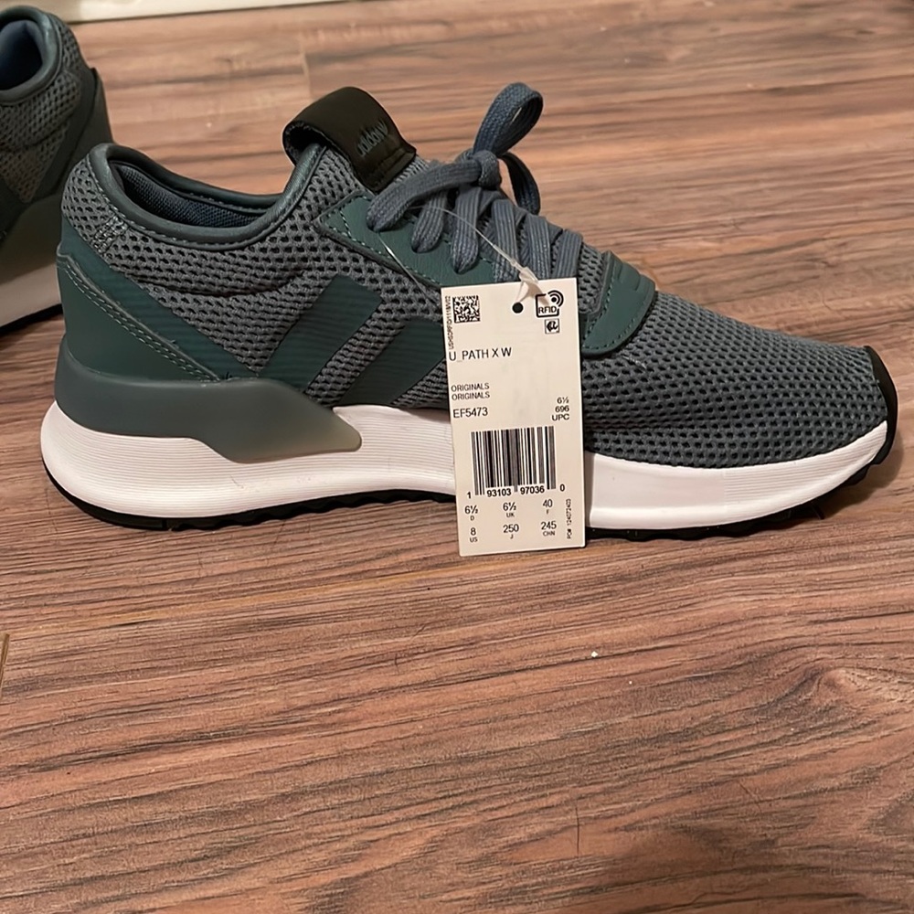 NWT Size 8 Women’s Adidas U Path - Green